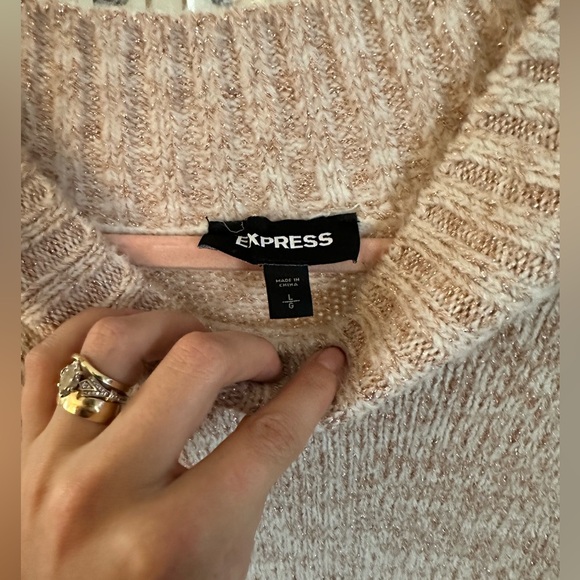 Express pink shimmer sweater with cold shoulder - Picture 4 of 4